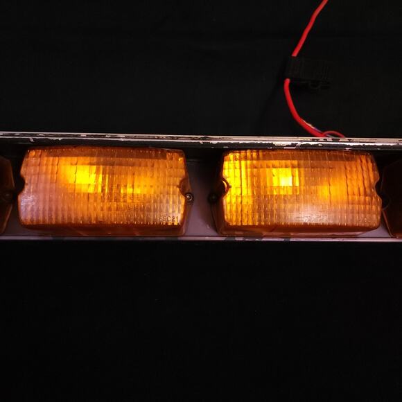 Used Federal Signal Amber Directional Arrow Stick SML8 w/ Deluxe SMC1 Controller - Picture 6 of 16